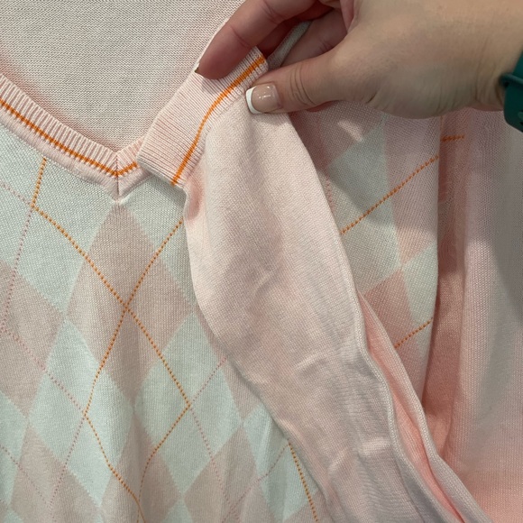 Tommy Hilfiger Argyle Pink V-Neck Sweater Women’s Size Medium - Picture 7 of 8